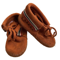 Minnetonka Moccasins, Size 6US